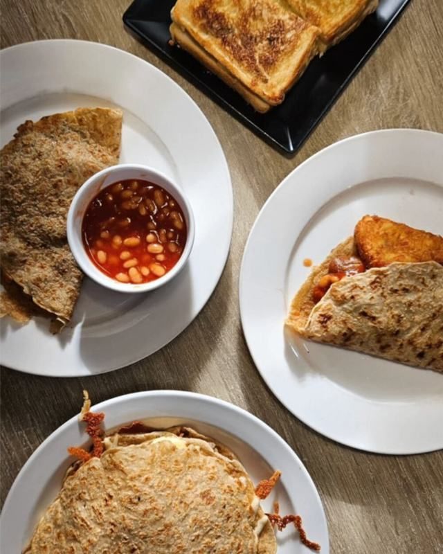 A table filled with O&M oatcakes and toasties shared by serenityemily
